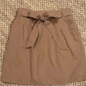 FRANCESCA’S (Annabella) Taupe Tie Front Skirt Size S
